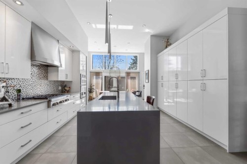 831 22 Avenue Nw, Calgary, AB - Indoor Photo Showing Kitchen With Upgraded Kitchen