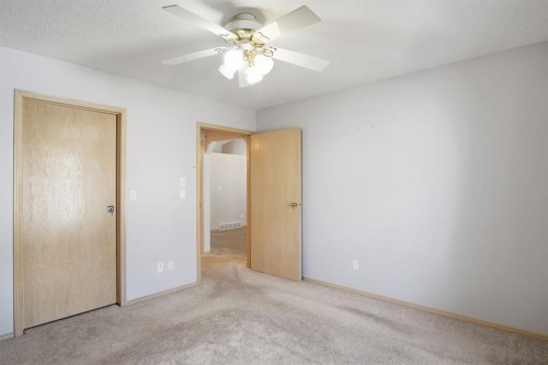 5624 58 Avenue, Olds, AB - Indoor Photo Showing Other Room