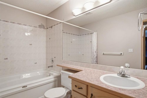 5624 58 Avenue, Olds, AB - Indoor Photo Showing Bathroom
