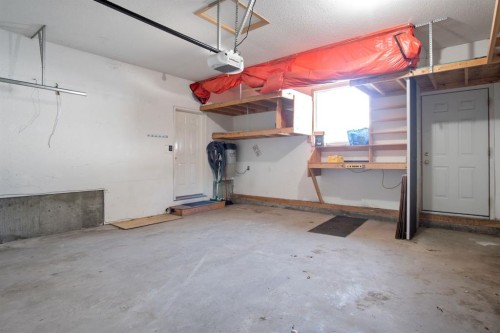 5624 58 Avenue, Olds, AB - Indoor Photo Showing Garage