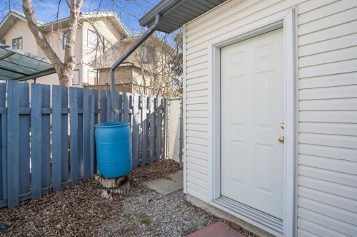 5624 58 Avenue, Olds, AB - Outdoor With Exterior
