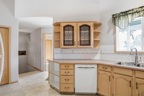 5624 58 Avenue, Olds, AB - Indoor Photo Showing Kitchen With Double Sink
