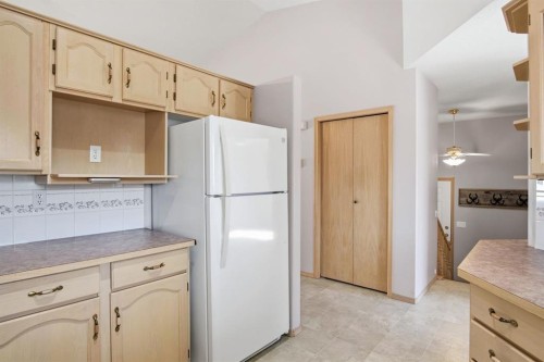 5624 58 Avenue, Olds, AB - Indoor Photo Showing Kitchen