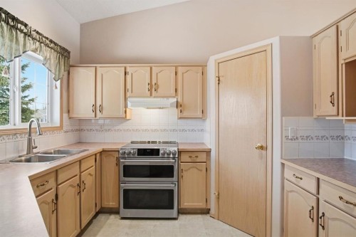 5624 58 Avenue, Olds, AB - Indoor Photo Showing Kitchen With Double Sink