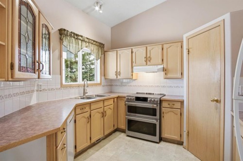 5624 58 Avenue, Olds, AB - Indoor Photo Showing Kitchen With Double Sink