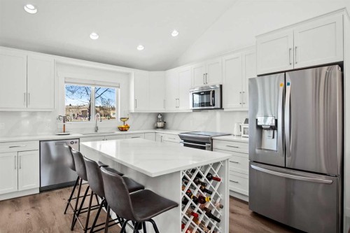 6005 Ash Street, Olds, AB - Indoor Photo Showing Kitchen With Upgraded Kitchen