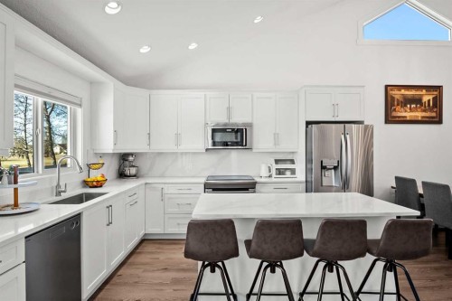6005 Ash Street, Olds, AB - Indoor Photo Showing Kitchen With Upgraded Kitchen