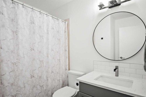 6005 Ash Street, Olds, AB - Indoor Photo Showing Bathroom
