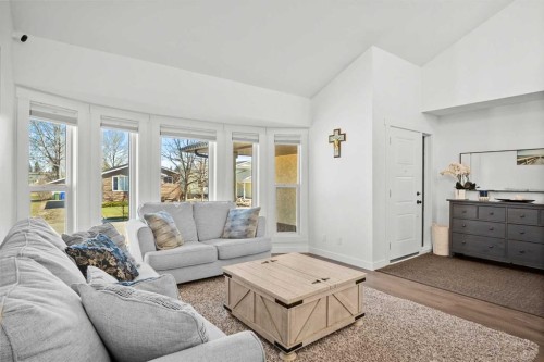 6005 Ash Street, Olds, AB - Indoor Photo Showing Living Room