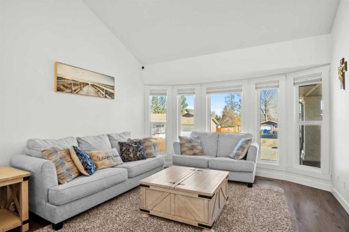 6005 Ash Street, Olds, AB - Indoor Photo Showing Living Room