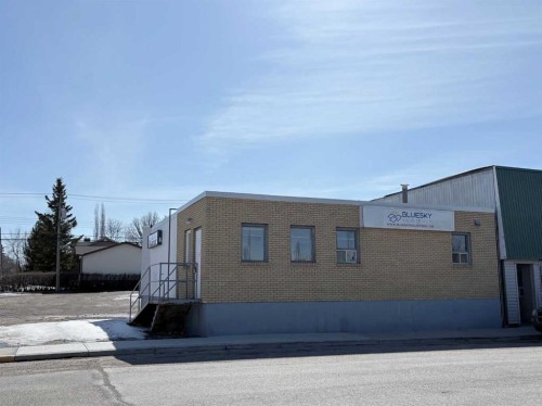 4901 49 Avenue, Olds, AB 