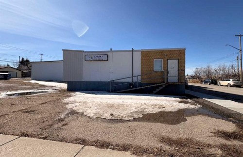 4901 49 Avenue, Olds, AB 