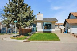 72 Woodview Court SW Calgary, AB T2W 4X4