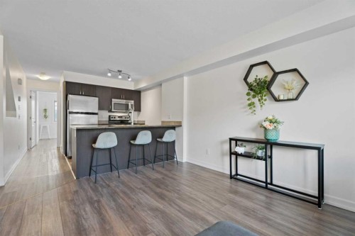410-121 Copperpond Common Se, Calgary, AB - Indoor Photo Showing Kitchen