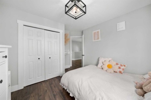 200 Douglas Ridge Circle Se, Calgary, AB - Indoor Photo Showing Bedroom