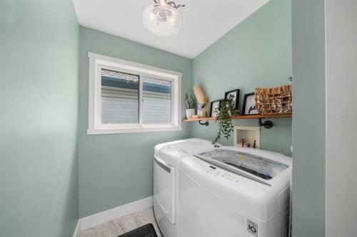 200 Douglas Ridge Circle Se, Calgary, AB - Indoor Photo Showing Laundry Room