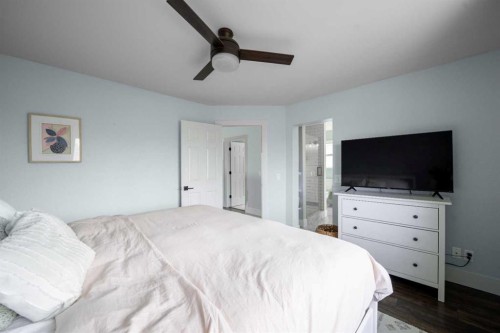 200 Douglas Ridge Circle Se, Calgary, AB - Indoor Photo Showing Bedroom