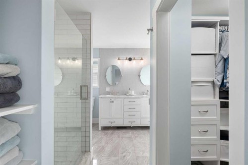 200 Douglas Ridge Circle Se, Calgary, AB - Indoor Photo Showing Bathroom