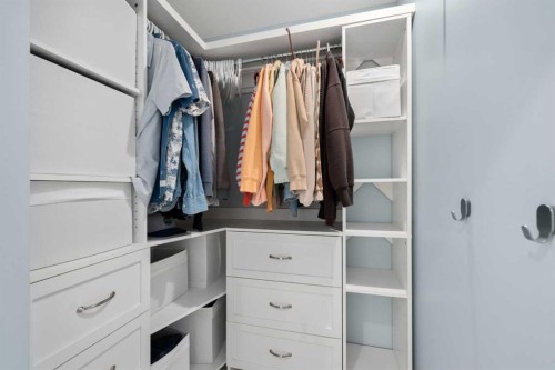 200 Douglas Ridge Circle Se, Calgary, AB - Indoor With Storage