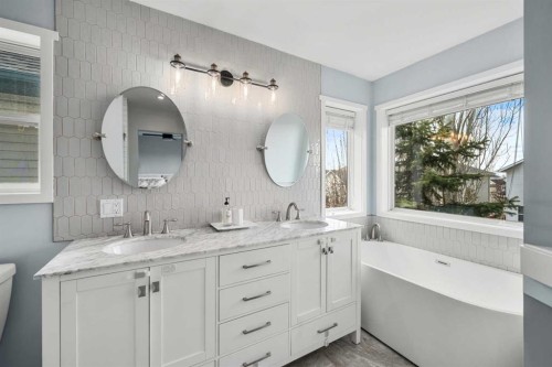 200 Douglas Ridge Circle Se, Calgary, AB - Indoor Photo Showing Bathroom