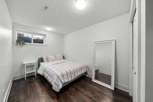 200 Douglas Ridge Circle Se, Calgary, AB - Indoor Photo Showing Bedroom