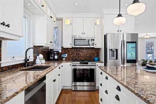 3607 7 Street Sw, Calgary, AB - Indoor Photo Showing Kitchen With Double Sink With Upgraded Kitchen