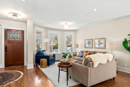 3607 7 Street Sw, Calgary, AB - Indoor Photo Showing Living Room