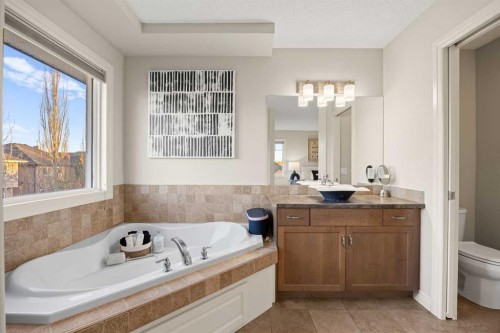 35 Tuscany Estates Crescent Nw, Calgary, AB - Indoor Photo Showing Bathroom