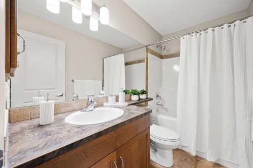 35 Tuscany Estates Crescent Nw, Calgary, AB - Indoor Photo Showing Bathroom