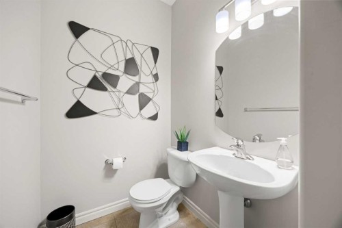 35 Tuscany Estates Crescent Nw, Calgary, AB - Indoor Photo Showing Bathroom