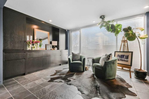 2115 29 Avenue Sw, Calgary, AB - Indoor
