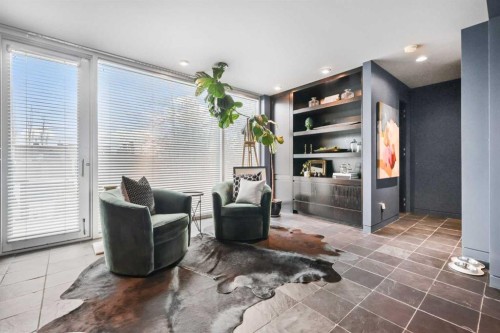 2115 29 Avenue Sw, Calgary, AB - Indoor