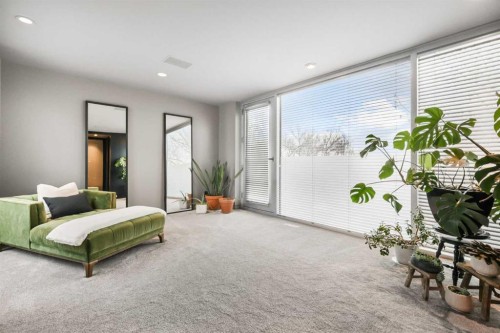 2115 29 Avenue Sw, Calgary, AB - Indoor Photo Showing Bedroom
