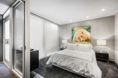2115 29 Avenue Sw, Calgary, AB - Indoor Photo Showing Bedroom