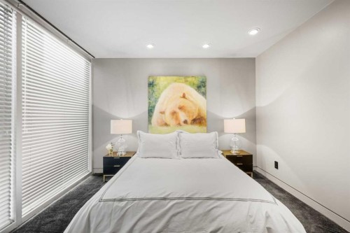 2115 29 Avenue Sw, Calgary, AB - Indoor Photo Showing Bedroom