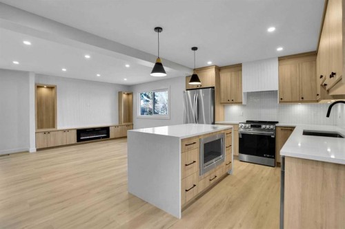 77 Ferncliff Crescent Se, Calgary, AB - Indoor Photo Showing Kitchen With Upgraded Kitchen