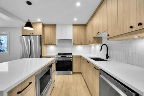 77 Ferncliff Crescent Se, Calgary, AB - Indoor Photo Showing Kitchen With Upgraded Kitchen