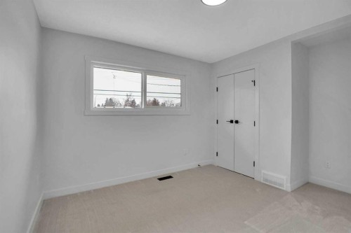 77 Ferncliff Crescent Se, Calgary, AB - Indoor Photo Showing Other Room