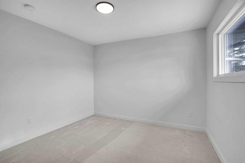 77 Ferncliff Crescent Se, Calgary, AB - Indoor Photo Showing Other Room