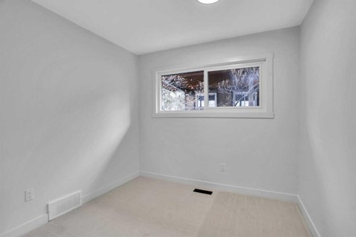 77 Ferncliff Crescent Se, Calgary, AB - Indoor Photo Showing Other Room