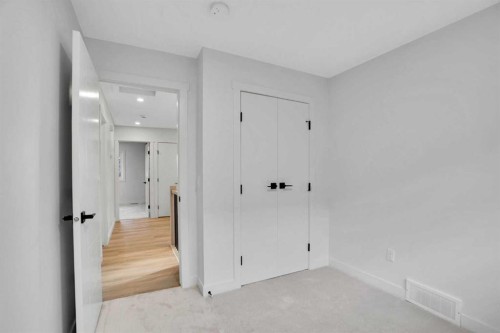 77 Ferncliff Crescent Se, Calgary, AB - Indoor Photo Showing Other Room