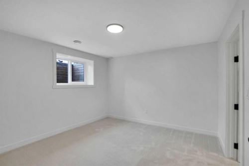 77 Ferncliff Crescent Se, Calgary, AB - Indoor Photo Showing Other Room
