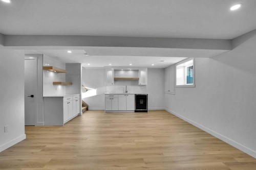 77 Ferncliff Crescent Se, Calgary, AB - Indoor Photo Showing Kitchen