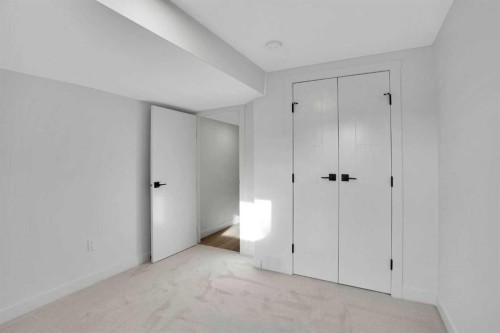 77 Ferncliff Crescent Se, Calgary, AB - Indoor Photo Showing Other Room