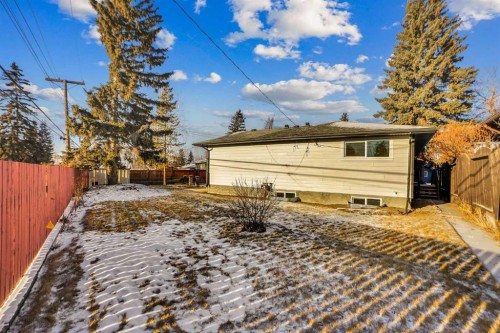 77 Ferncliff Crescent Se, Calgary, AB - Outdoor