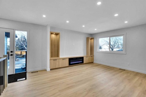 77 Ferncliff Crescent Se, Calgary, AB - Indoor Photo Showing Other Room