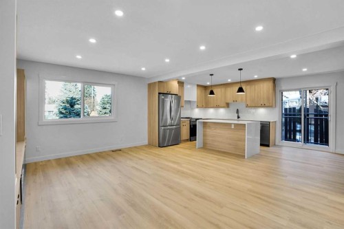 77 Ferncliff Crescent Se, Calgary, AB - Indoor Photo Showing Kitchen