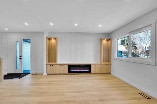 77 Ferncliff Crescent Se, Calgary, AB - Indoor Photo Showing Other Room