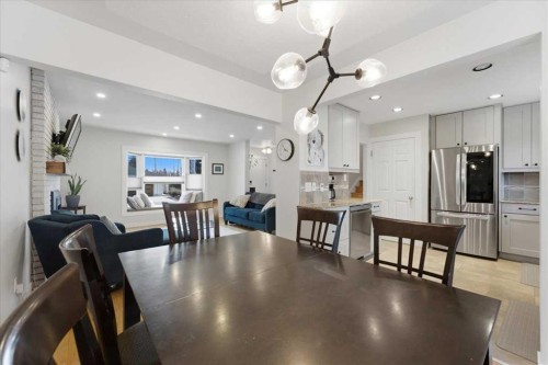 40 Grafton Crescent Sw, Calgary, AB - Indoor