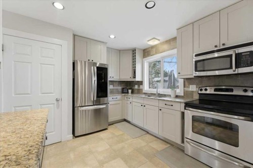 40 Grafton Crescent Sw, Calgary, AB - Indoor Photo Showing Kitchen With Stainless Steel Kitchen
